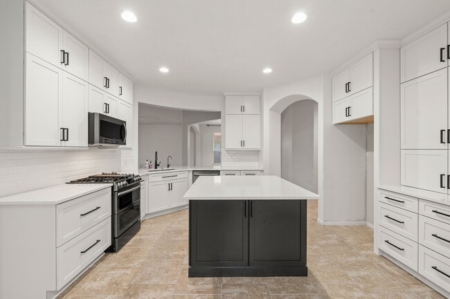 Building Photo - 9722 Massanutten Ln