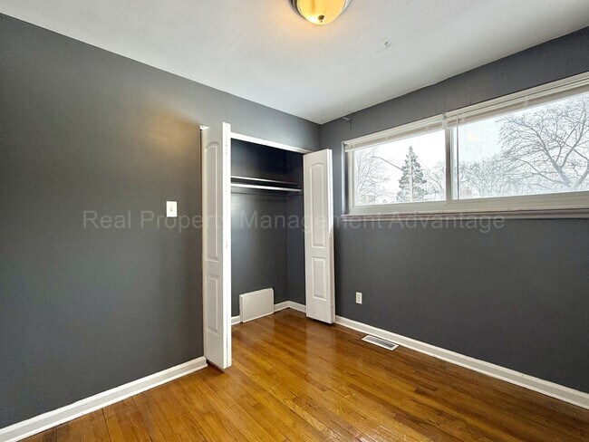 Building Photo - Beautiful Mid-Century 3 Bedroom Steps from Detroit Golf Club!