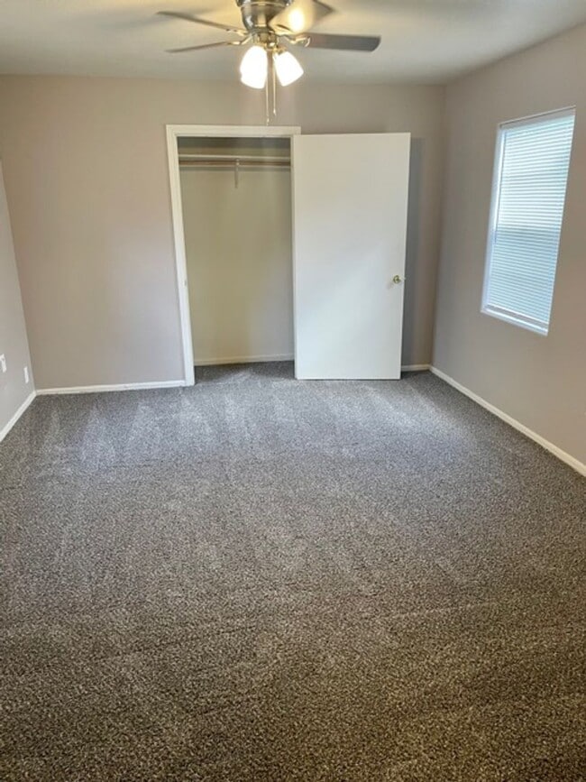Building Photo - Mid August Move In