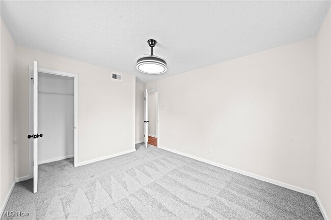 Building Photo - 1539 Longwood Rd
