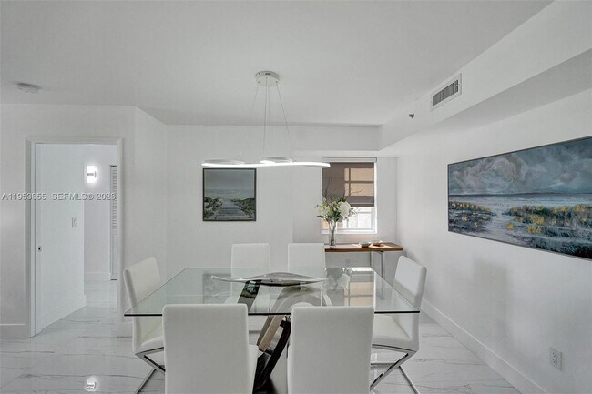 Building Photo - 19601 E Country Club Dr