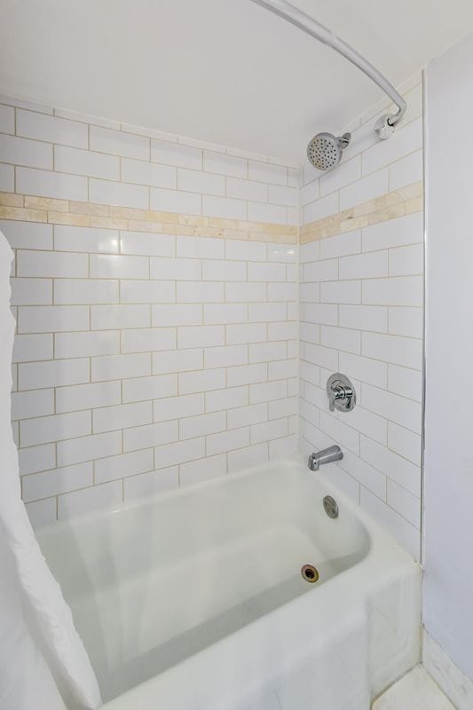 Building Photo - 522 21st St NW