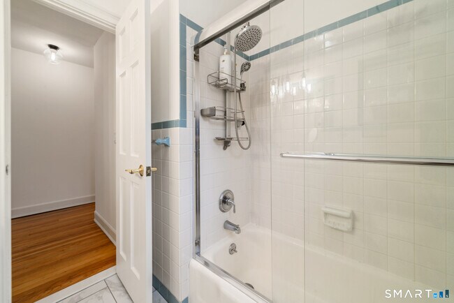 Building Photo - 16 Cushing Dr