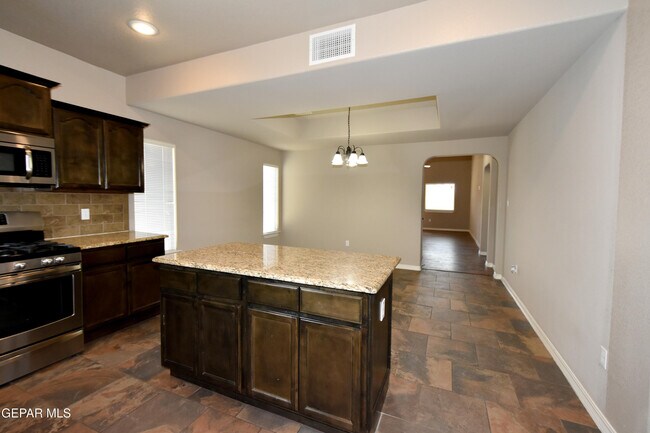 Building Photo - 300 Saltford Pl