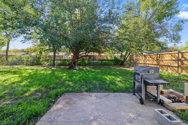 Building Photo - 3022 Kyle Rd