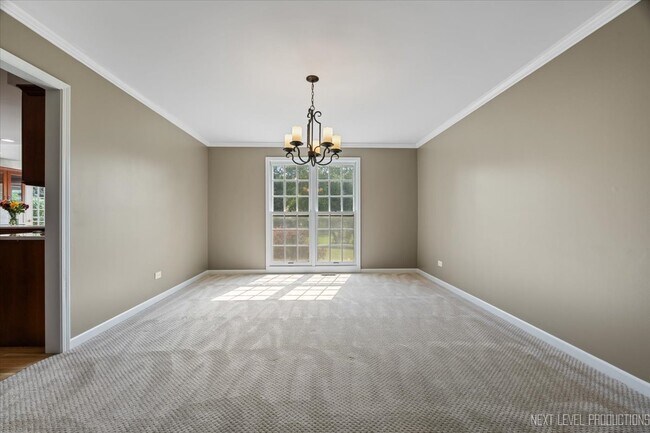 Building Photo - 2802 Wedgewood Dr