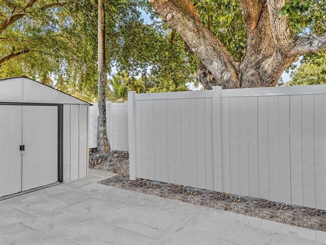 Building Photo - 916 NW 26th St