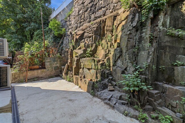 Building Photo - 461 Pavonia Ave