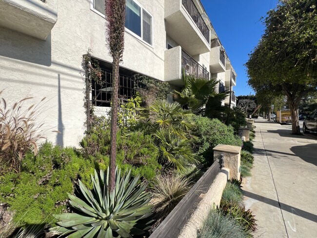 Building Photo - 2721 2nd St