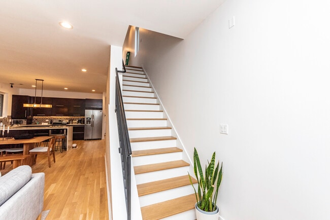 Building Photo - 1916 N Kedzie Ave