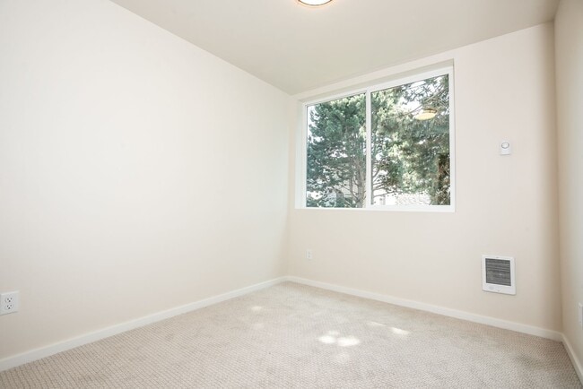 Building Photo - NEW CONSTRUCTION- MOVE- IN READY