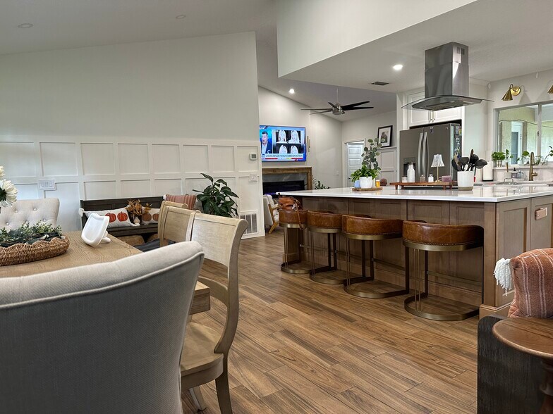 Dining/kitchen - 519 Lake Charm Ct