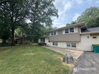 Building Photo - 16 Longwood Dr