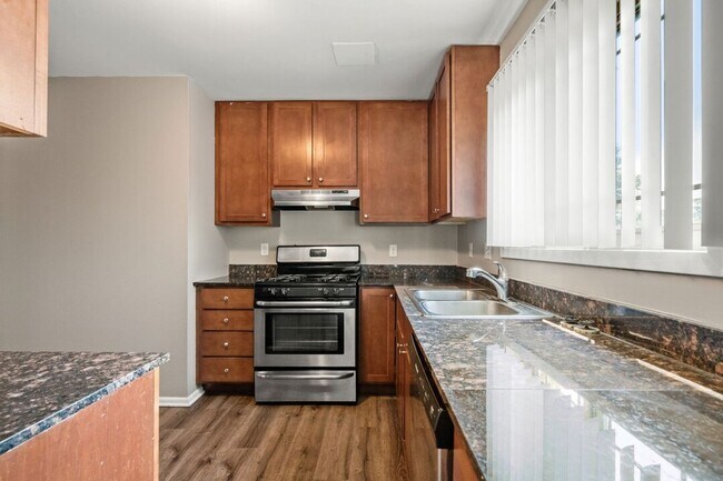 Building Photo - Granite City Apartments 2 Bedroom Apartment Home