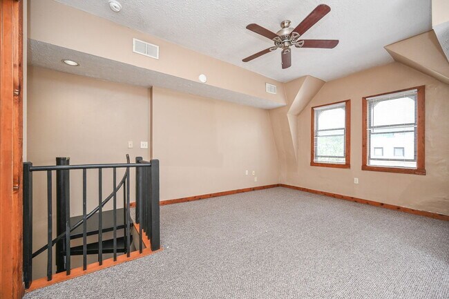 Building Photo - 3207 Vine St