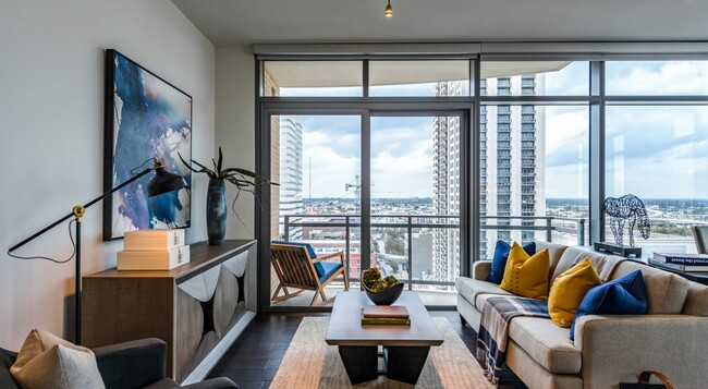 Building Photo - Experience Luxury + 1 Month Free Rent!