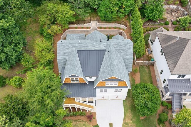 Building Photo - 2717 Skyland Dr NE