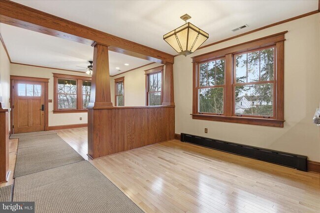 Building Photo - 2400 Valley Way