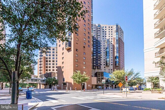 Building Photo - 900 N Stafford St