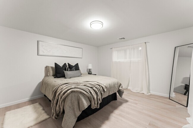 Building Photo - 45 Westledge Rd