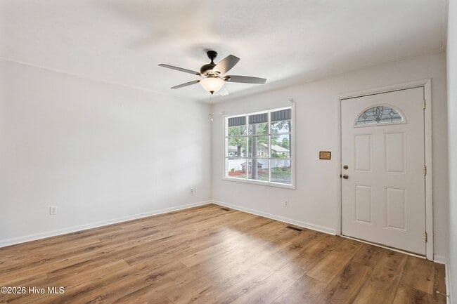 Building Photo - 1070 River Dr SW