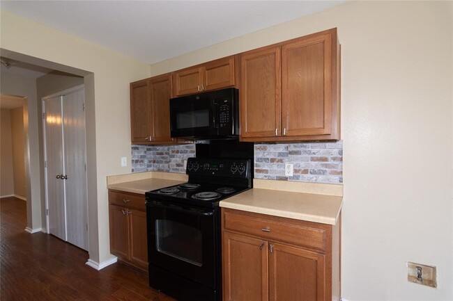 Building Photo - 245 Shale Dr