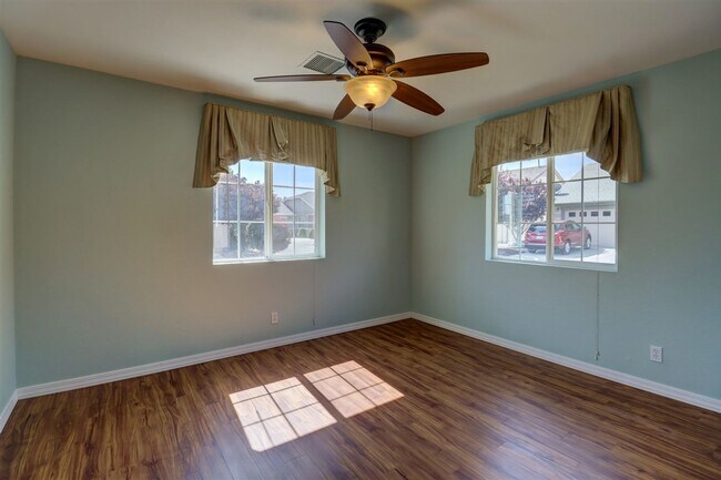 Building Photo - 2 Bedroom plus an office, 2 Bath home in The Cottages at Prescott Lakes!