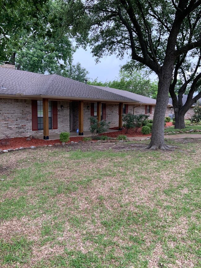 Primary Photo - 2800 Shoreline Dr