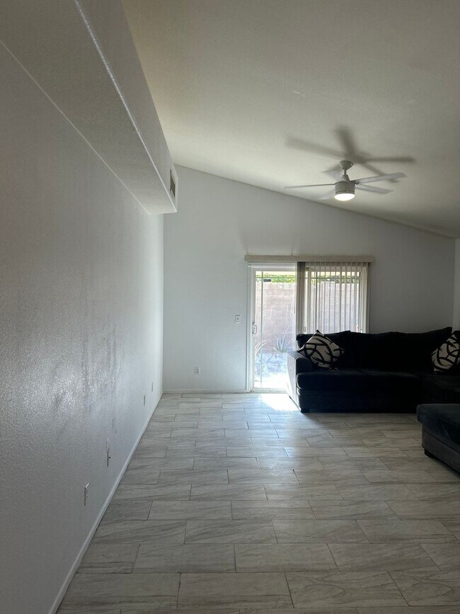 Building Photo - 7277 W Maple Ridge Dr