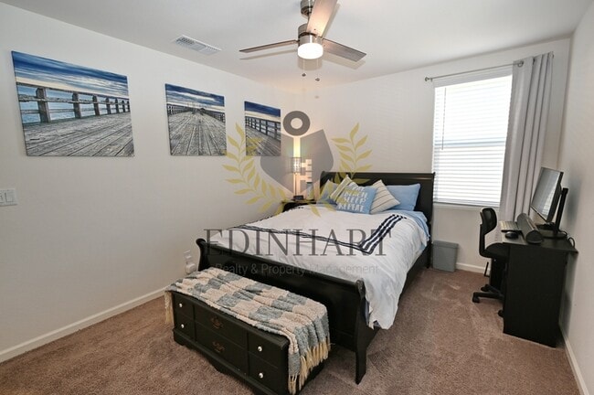 Building Photo - 893 Fir St W