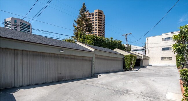 Building Photo - 1241 S Beverly Glen Blvd