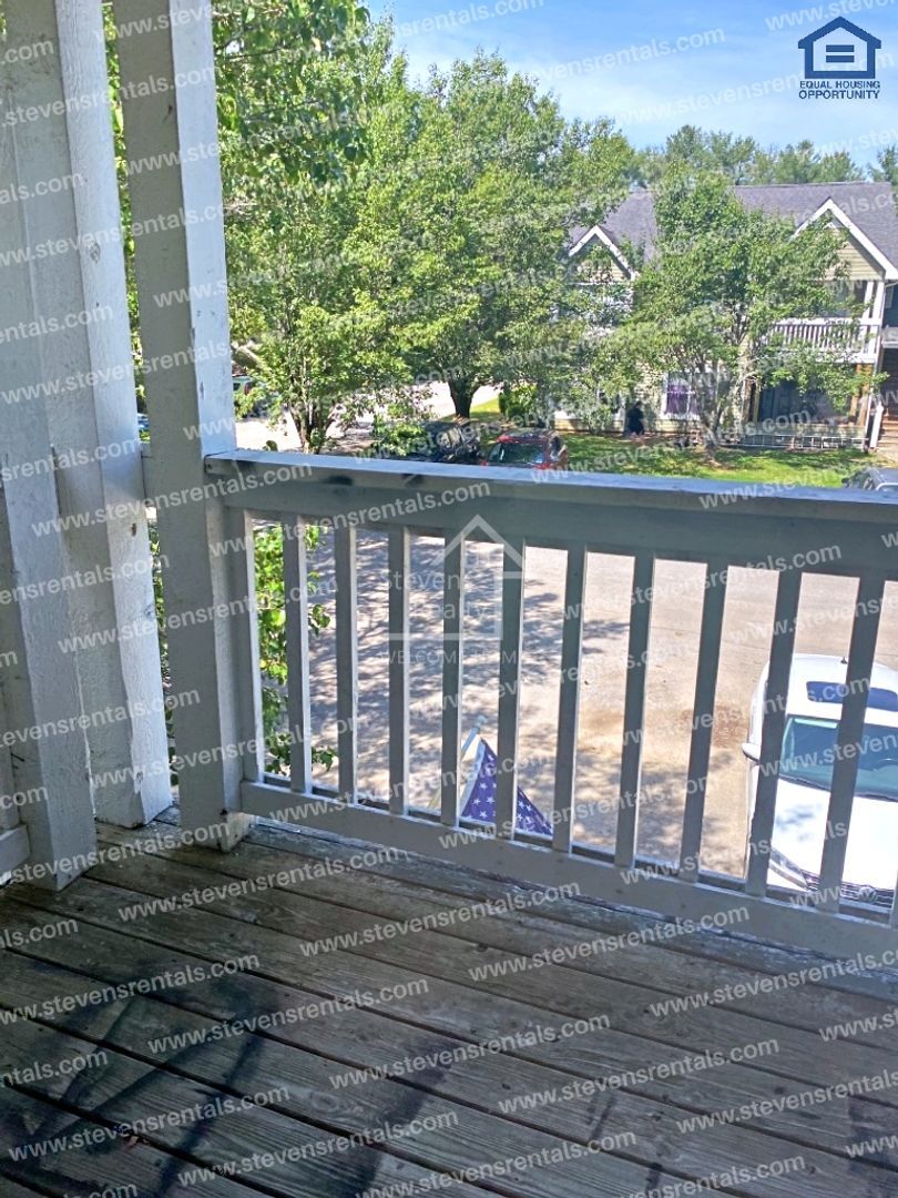 Building Photo - 430 Oriole Dr