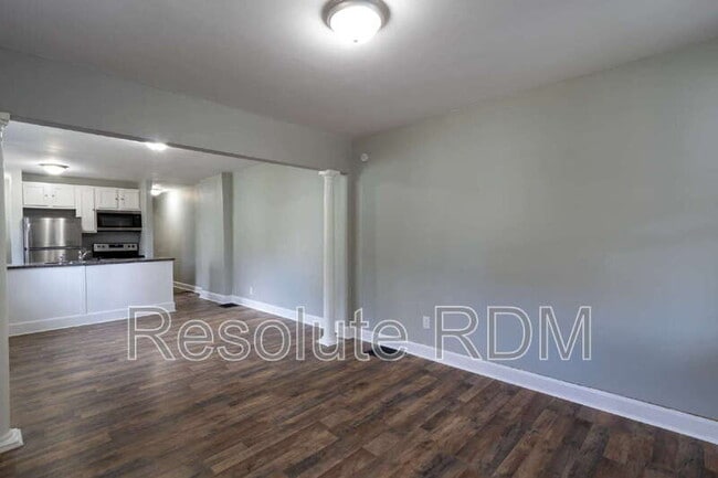 Building Photo - 419 N Beville Ave