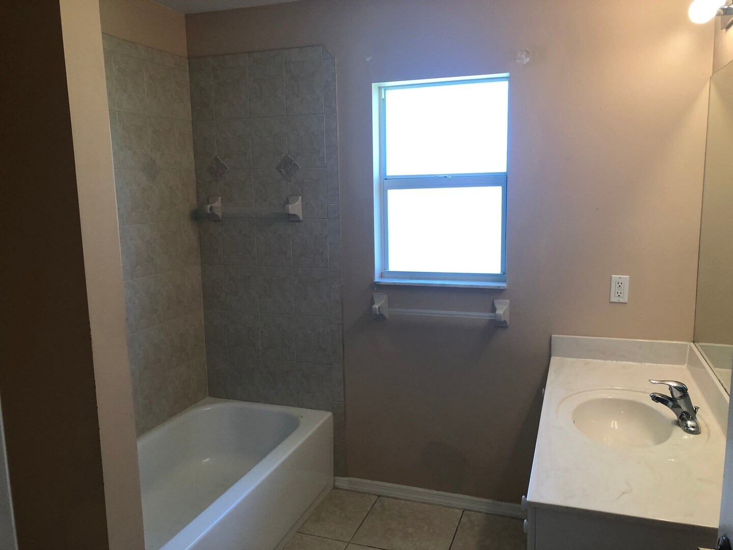 Building Photo - Coming soon ! 3 bedroom 2 bathroom single family home
