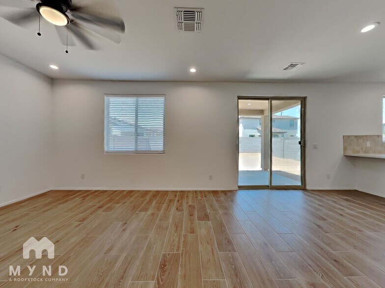 Building Photo - 10758 W McKinley St