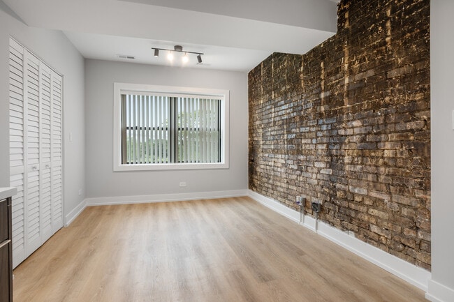 Building Photo - 1558.5 W Juneway Terrace