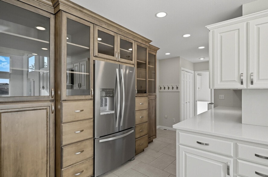 Building Photo - 298 S Staci Ct