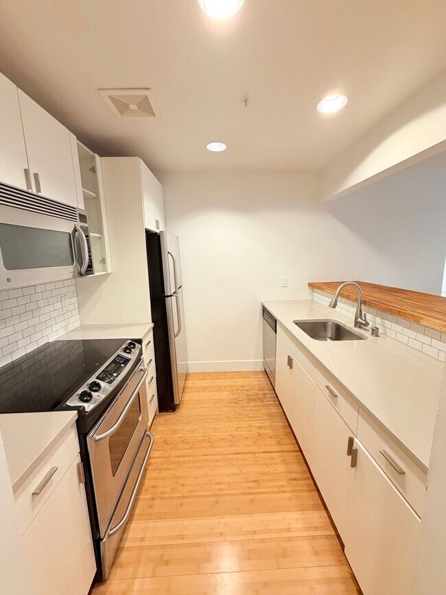 Building Photo - Spacious Capitol Hill Bedroom w/ Private Patio - Two Parking Spaces Included! $3800 AVAILABLE NOW!
