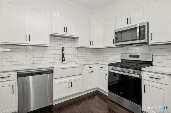 Building Photo - 174 Coram Ave