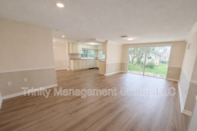 Building Photo - 8605 Wagon Wheel Ln