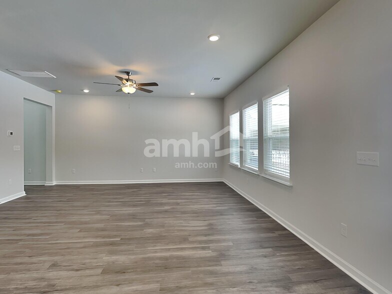 Building Photo - 3980 Zepelin Wy