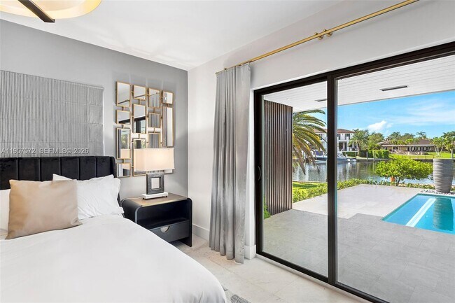 Building Photo - 540 Reinante Ave