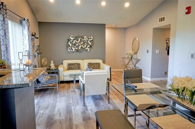 Building Photo - 7610 Westwood Dr