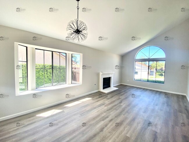 Building Photo - Updated 3BD/2BA with Air Conditioning
