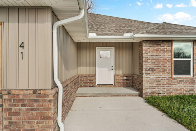 Building Photo - 41 Whitley Ln