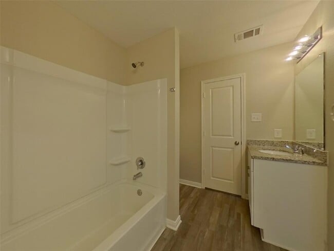Building Photo - 15684 Del Norte Dr