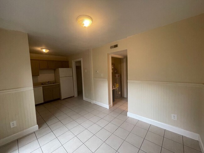 Building Photo - NICE 2 BEDROOM TOWNHOUSE IN LAKE EDWARDS
