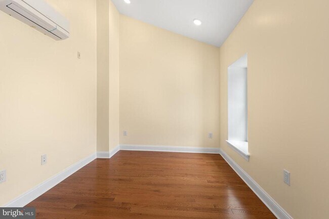Building Photo - 6607 Ridge Ave