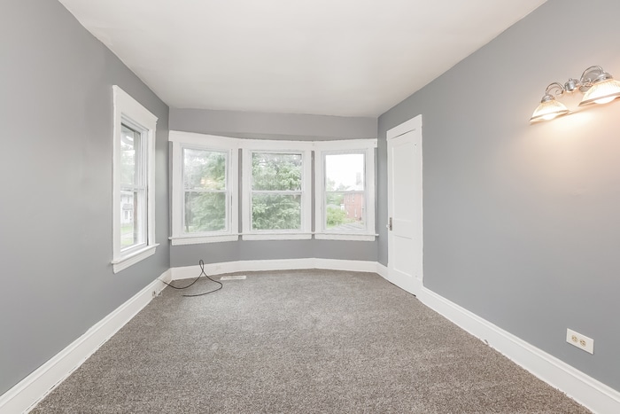Building Photo - 1556 Dille Rd