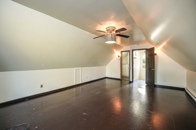 Building Photo - 2 Bedroom 1.5 Bath Farm House